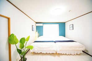 Iron/ironing board - Awaji Seaside Resort in Sumoto (Sumoto)