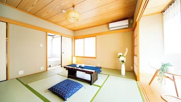 Iron/ironing board, cribs/infant beds