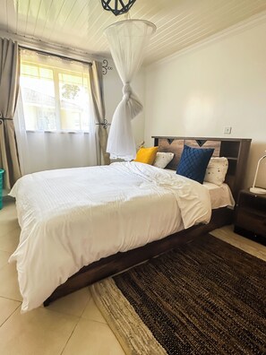 4 bedrooms, in-room safe, iron/ironing board, WiFi - Oleandar Villa at GP Staycations (Athi River)