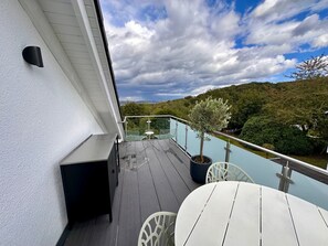 Outdoor dining - Vacation apartment with lake view in Hattingen - an oasis of well-being in the middle of the Pott! (Hattingen)