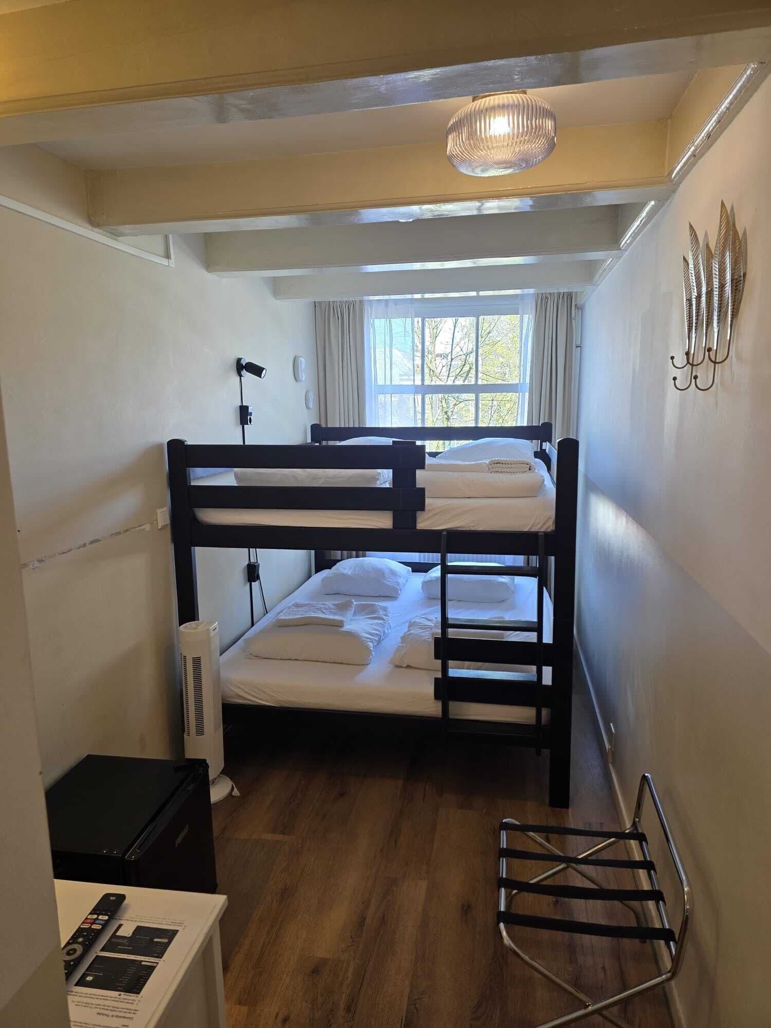 Junior-Vierbettzimmer | Individuell dekoriert, kostenloses WLAN, Bettwäsche