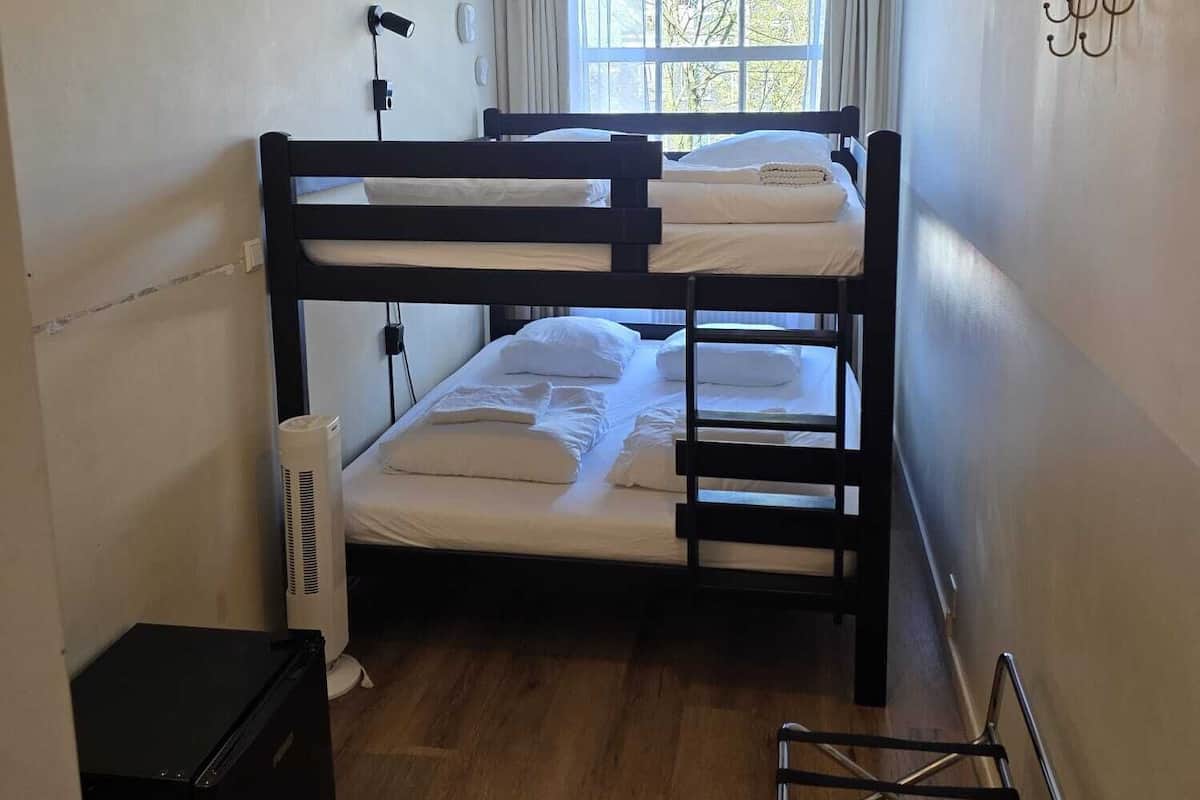 Decoración personalizada, wifi gratis y ropa de cama