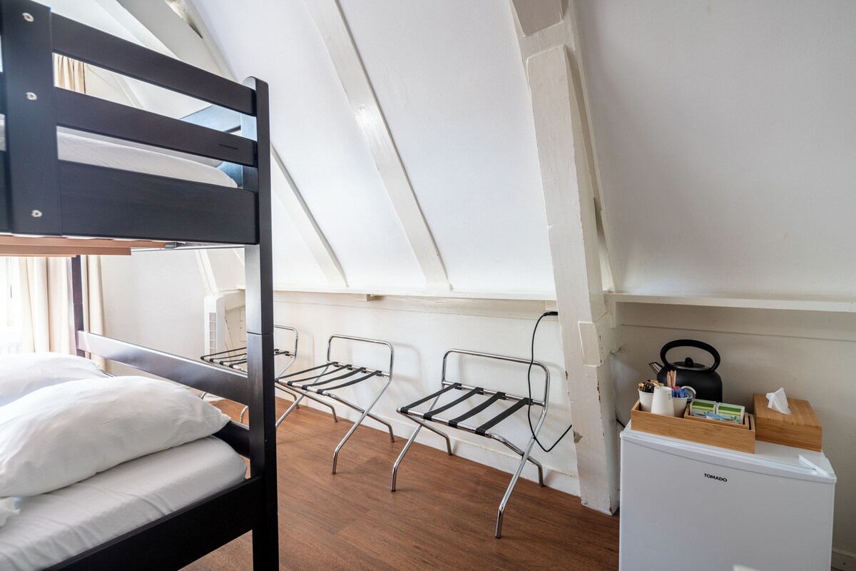 Habitación cuádruple estándar | Wifi gratis, decoración individual, ropa de cama