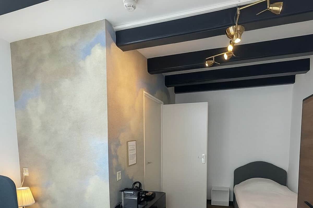 Decoración personalizada, wifi gratis y ropa de cama