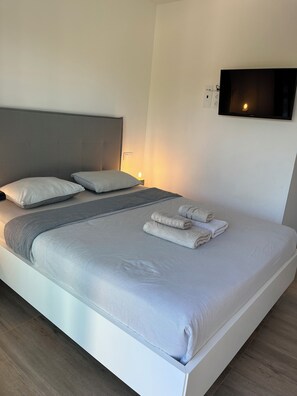 3 bedrooms, iron/ironing board, travel cot, WiFi