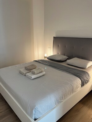 3 chambres, fer et planche à repasser, lit de bébé portatif, Wi-Fi