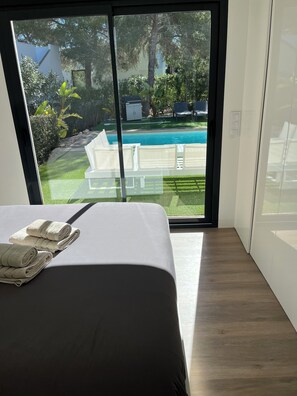 3 bedrooms, iron/ironing board, travel cot, WiFi