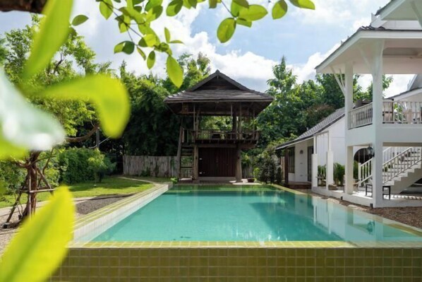Piscine extérieure