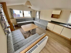 Living area - Caravan North Shore Skegness 6 Birth Accomodation 2 Bedroom (Skegness)