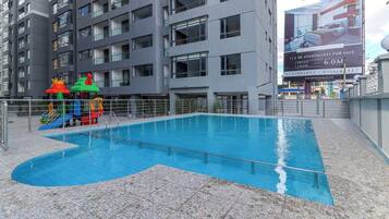 Kolam renang outdoor