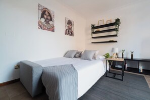 Iron/ironing board, free WiFi, bed sheets