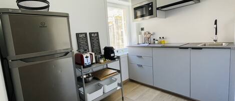 Fridge, microwave, stovetop, coffee/tea maker
