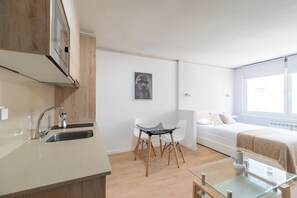 Iron/ironing board, free WiFi, bed sheets