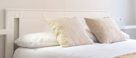 アイロン / アイロン台、WiFi (無料)、ベッドシーツ