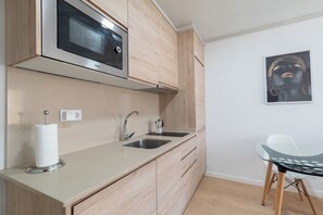 Fridge, microwave, coffee/tea maker, cookware/dishes/utensils