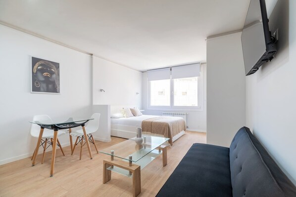 Iron/ironing board, free WiFi, bed sheets