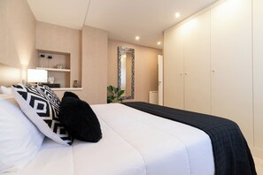 Een strijkplank/strijkijzer, gratis wifi, beddengoed