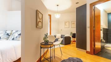 1 bedroom, iron/ironing board, WiFi (free), bed sheets