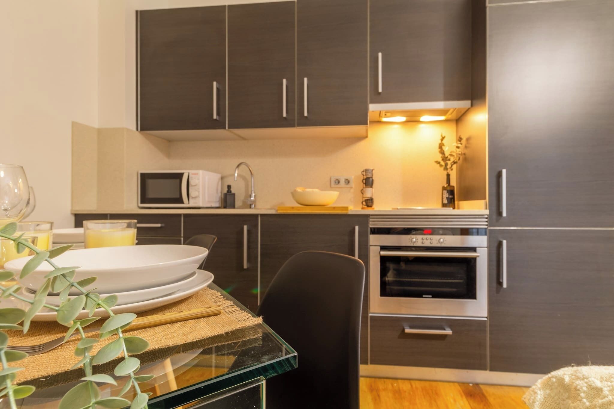 Coffee/tea maker, fridge, microwave, oven