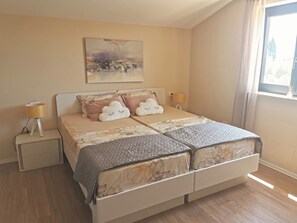 3 bedrooms, iron/ironing board, WiFi, bed sheets - Charming 3-bedroom villa with AC and WiFi in fantastic Pula (Pula)