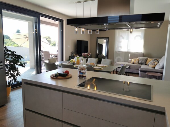 Dining - Charming 3-bedroom villa with AC and WiFi in fantastic Pula (Pula)