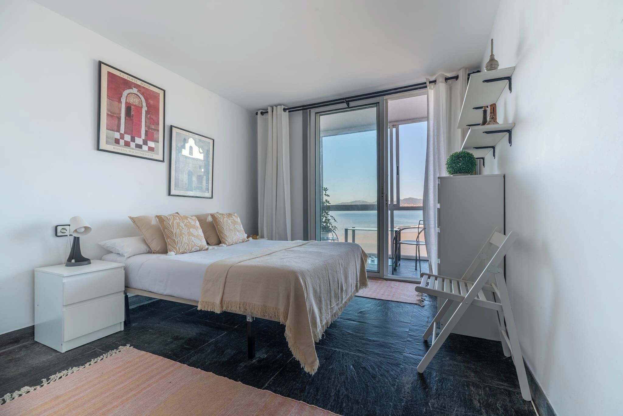 1 chambre, fer et planche à repasser, Wi-Fi gratuit, draps fournis