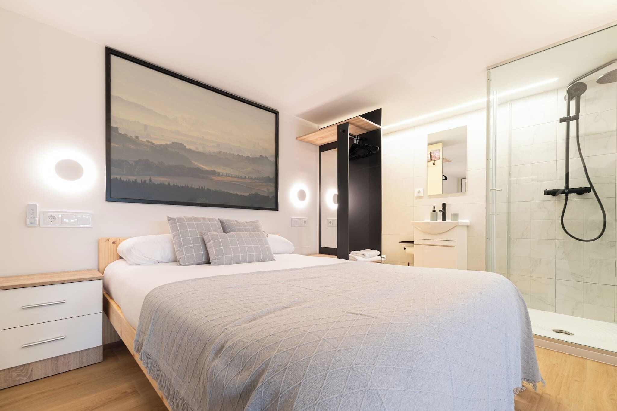 2 dormitorios, tabla de planchar con plancha, wifi gratis y ropa de cama