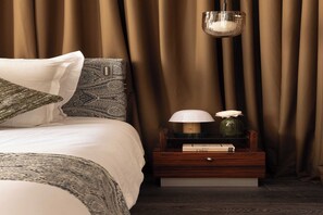 Iron/ironing board, internet, bed sheets