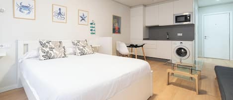 Iron/ironing board, free WiFi, bed sheets