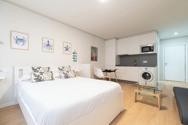 Bügeleisen/Bügelbrett, kostenloses WLAN, Bettwäsche