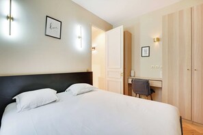 3 bedrooms, desk, iron/ironing board, free WiFi - Spacious apartment - 3BR-8P - Ternes (Paris)