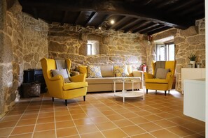 TV, fireplace, table tennis - house Vigo pool (Mondariz)