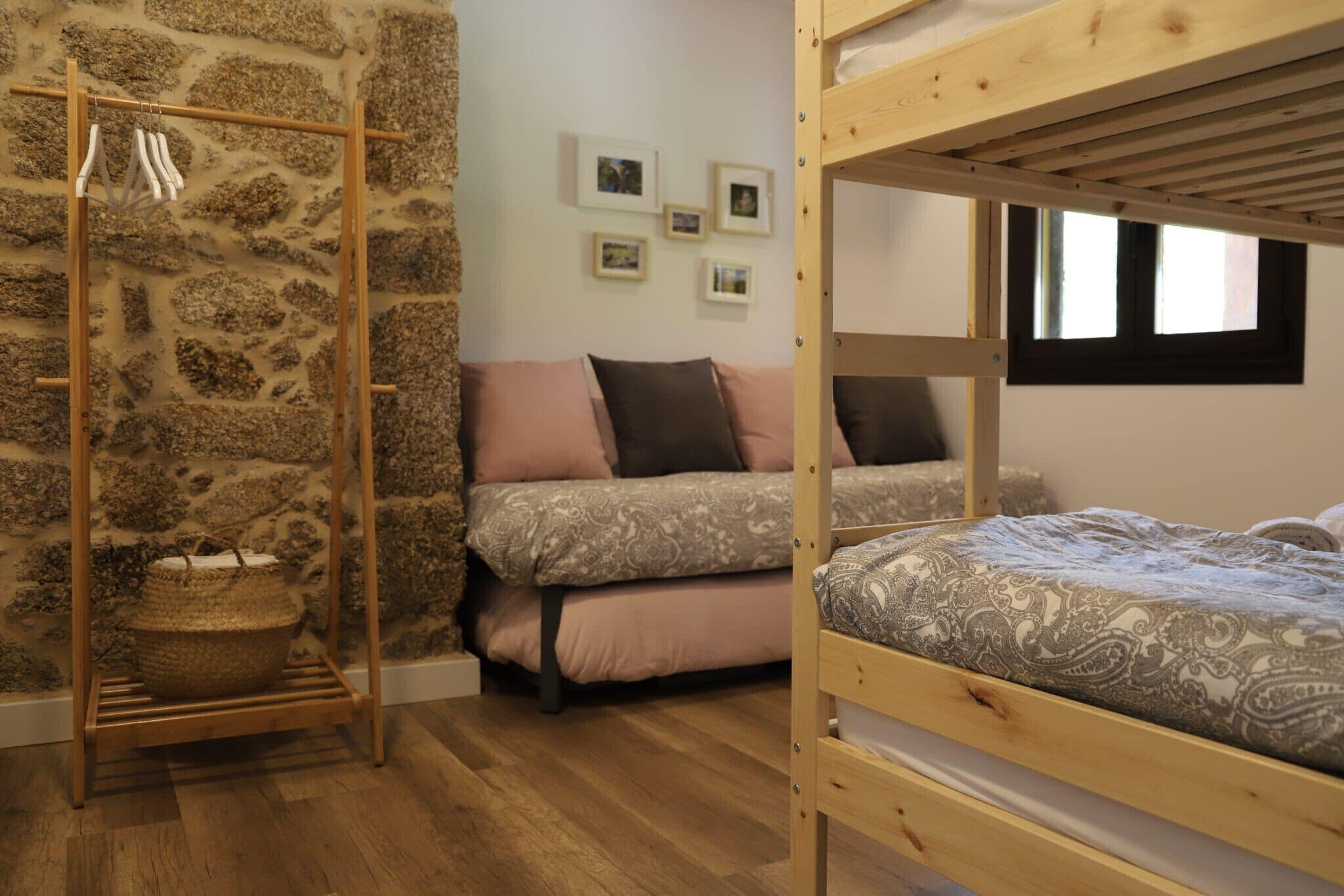 3 chambres, fer et planche à repasser, Wi-Fi gratuit, draps fournis