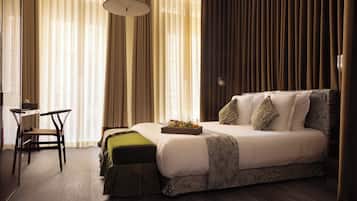 Bureau, fer et planche Ă repasser, Wi-Fi gratuit, draps fournis