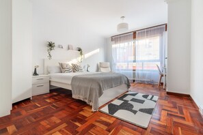 4 bedrooms, iron/ironing board, free WiFi, bed sheets