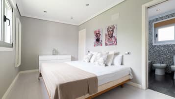 2 bedrooms, iron/ironing board, free WiFi, bed sheets