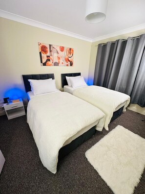4 Schlafzimmer, Bügeleisen/Bügelbrett, WLAN, Bettwäsche