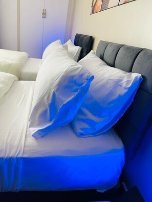 4 bedrooms, iron/ironing board, WiFi, bed sheets
