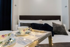 Apartment (Love & Smile Apartment) | 1 bedroom, iron/ironing board, cribs/infant beds, free WiFi - Garibaldi 24 Apartments by Rent all Como (Como)