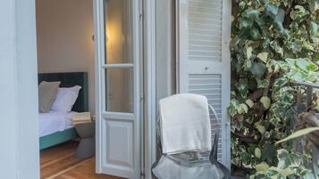 Apartemen (2 Bedrooms) | 2 kamar tidur, ruang kerja ramah laptop, dan setrika/meja setrika