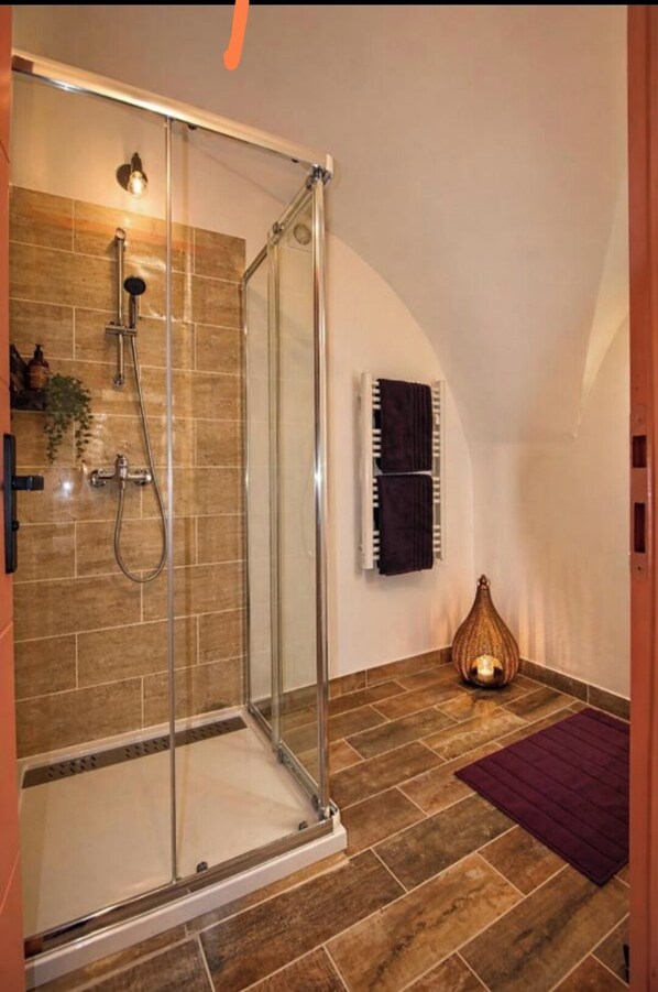 Douche, articles de toilette écologiques, sÚche-cheveux
