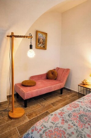 1 chambre, fer et planche Ă repasser, Wi-Fi gratuit, draps fournis