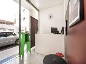 A modern interior with a desk, chair, and a small table with a decorative item. - MCA Suites by Hiverooms (Cebu City)