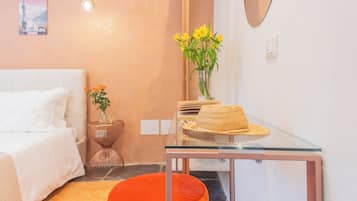 Apartment (1 Bedroom) | 1 bedroom, iron/ironing board, bed sheets