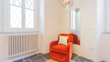 Apartment (1 Bedroom) | 1 bedroom, iron/ironing board, bed sheets