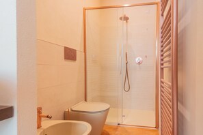 Apartment (1 Bedroom) | Bathroom | Shower, bidet, towels
