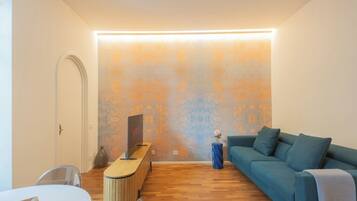 Apartamento (1 Bedroom) | Área de estar | TV 32 polegadas com canais a cabo