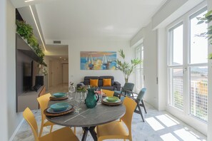 Huoneisto (2 Bedrooms) | Ruokasali