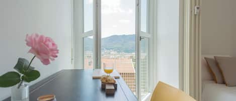 Apartment (2 Bedrooms) | 2 bedrooms, iron/ironing board, bed sheets