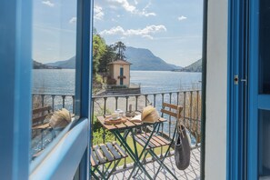 Apartment (2 Bedrooms) | Balcony